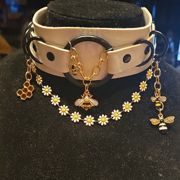 handmade Originaleigh's Jewelry - 'QueenBee' and Daisy Choker Necklace